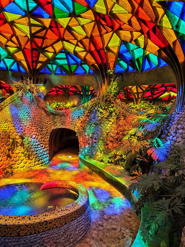 El Nido de Quetzalcóatl Colorful Interior Jungle