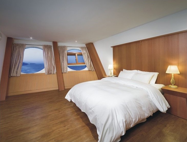 Sun Cruise Resort ship room