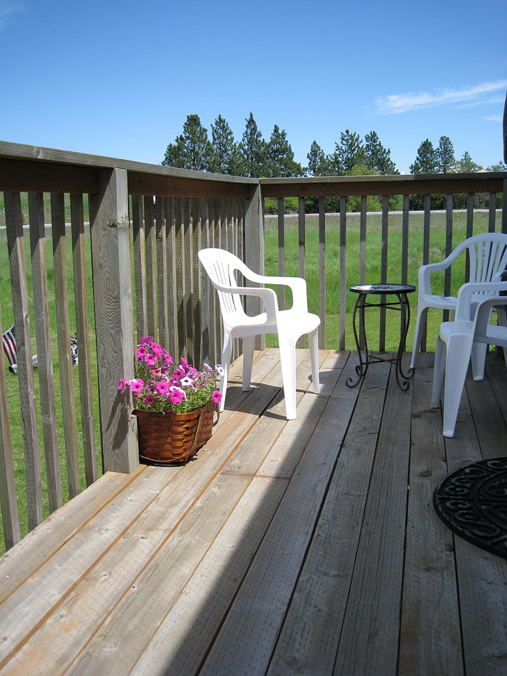 Dog Bark Park Inn balcony