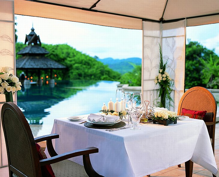 Anantara Golden Triangle dining on the terrace with view on the swimming pool