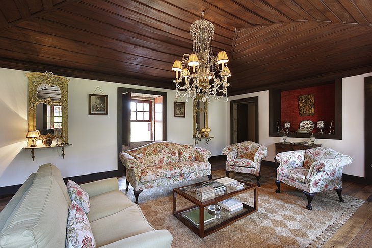 Paco de Pombeiro castle living room