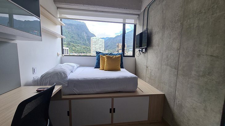 Spotty Hostel Bogota Bedroom City View