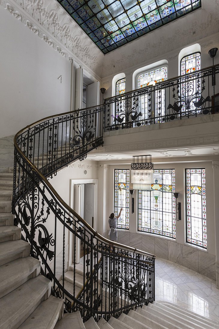 Four Seasons Hotel Gresham Palace staircase