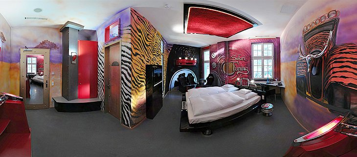 V8 Hotel safari tuning room
