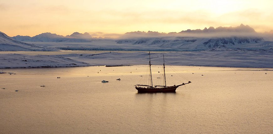 S/V Noorderlicht - Ice Bound Hotel Ship For Brave Travelers