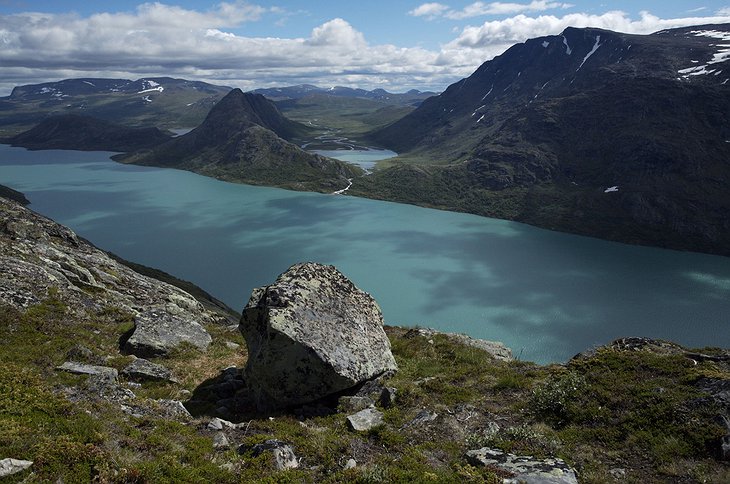 Bessegen mountains and lakes