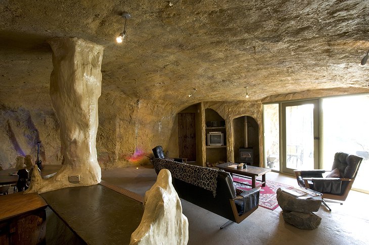 Mira Mira cave lounge