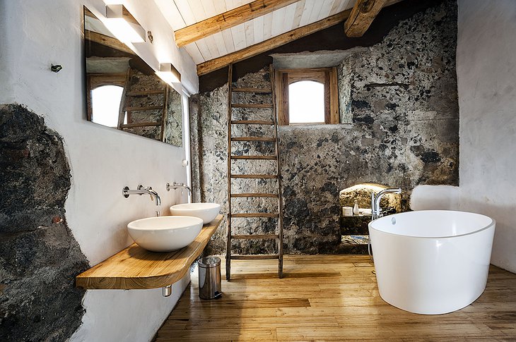 Monaci delle Terre Nere stone wall bathroom