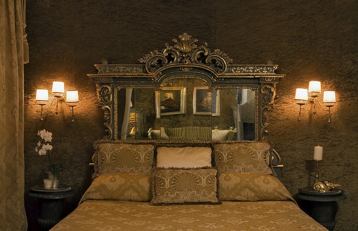Hotel Metropole Venice suite bed