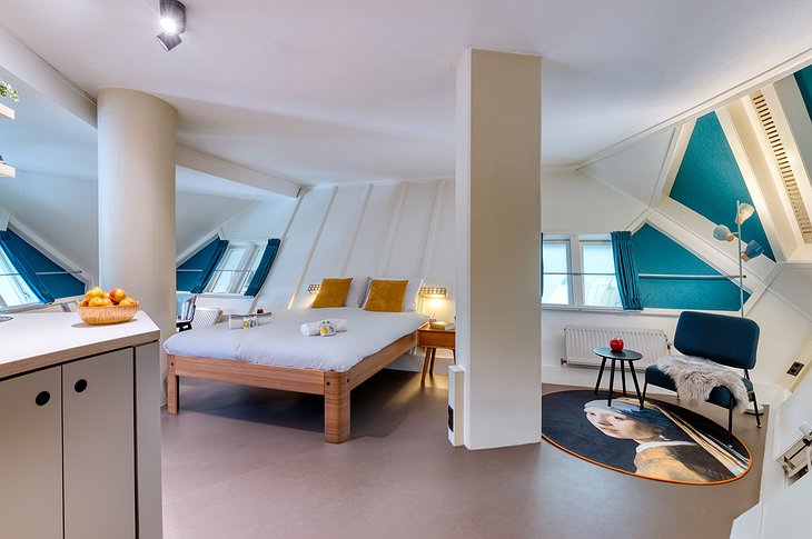 The Cube House, Hostel Rotterdam Attic Room