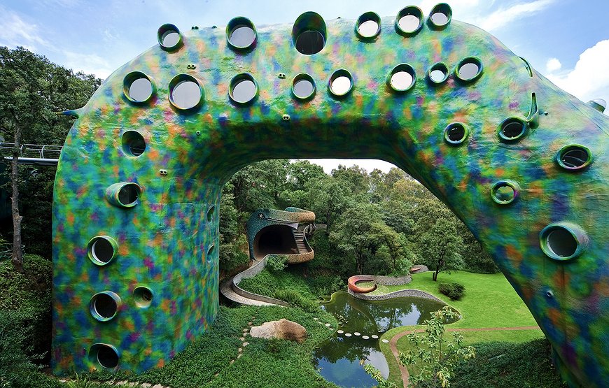 El Nido de Quetzalcóatl - Surreal Organic Architecture In Mexico