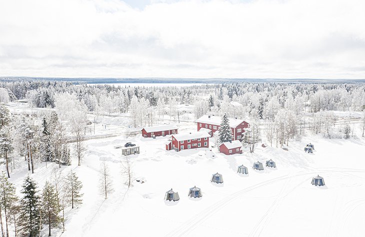 10 glass igloos and a guesthouse on the shore of lake Ranua