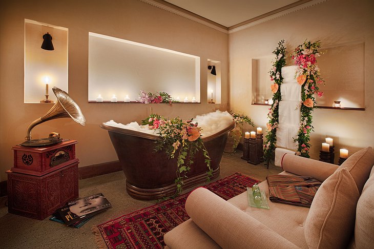 Al Bait Sharjah Romantic Honeymoon Bathtub
