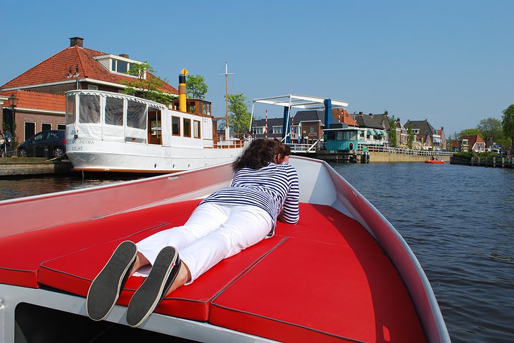 Woman enjoying the electric Sinneskou boat