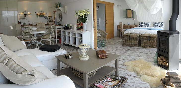 Paraqueira Loiba living room and bedroom