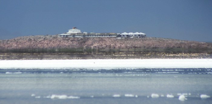 Hotel de Sal Luna Salada - Hotel Built Of Salt Blocks