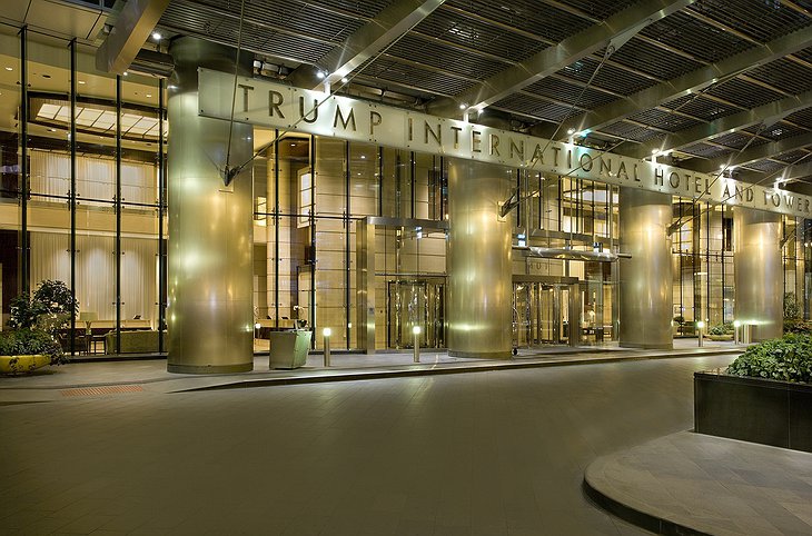 Trump Hotel Chicago entrance
