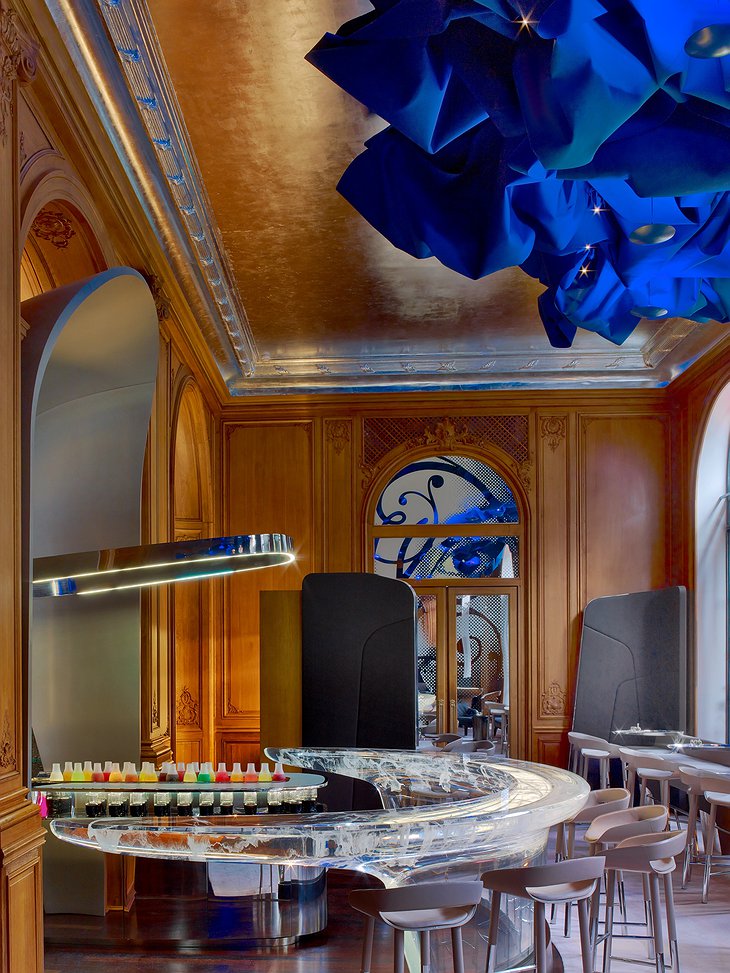 Hotel Plaza Athenee Paris bar drinks