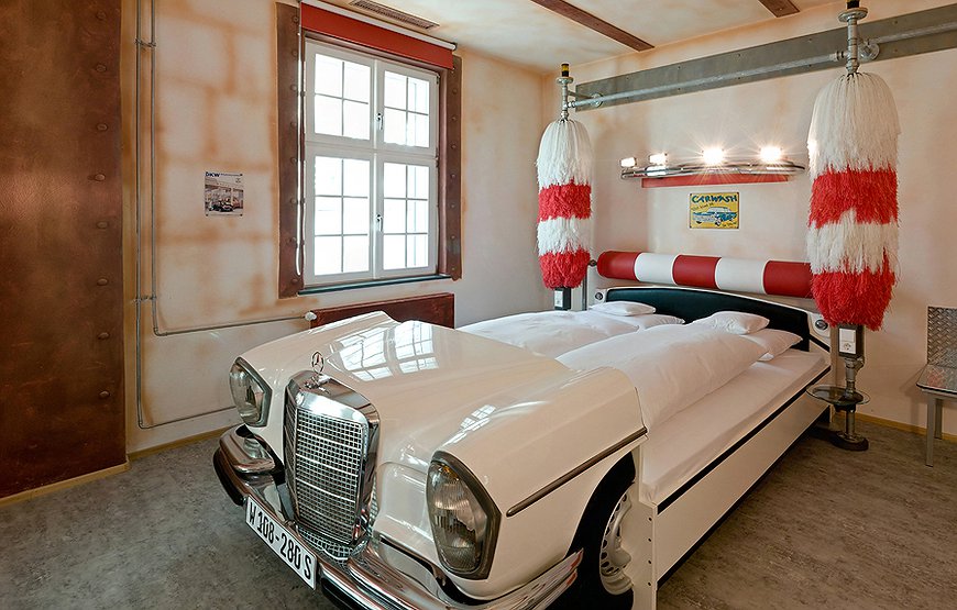 V8 Hotel - Heavenly Place for the Petrolheads