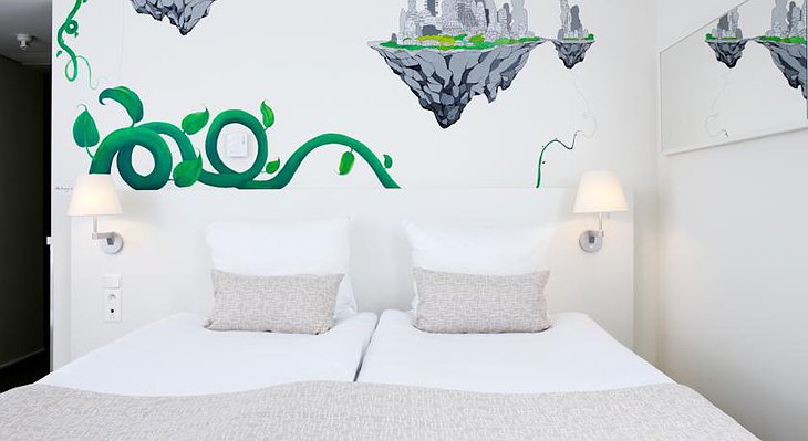 Hotel BLOOM wall fresco design