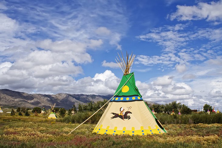 Mustang Monument Resort tipis