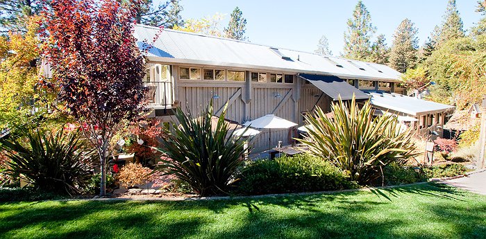 The Covered Bridge House - Unique Loft-Style House In Nevada City