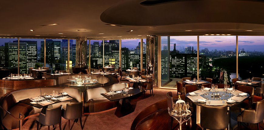 Peninsula Hotel Tokyo - 5-Star Grandeur Overlooking The Imperial Palace Gardens