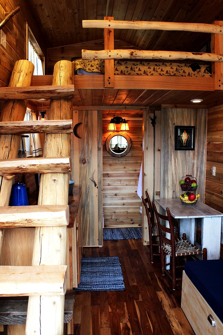 Tiny Digs Hotel - Tiny Cabin Interior