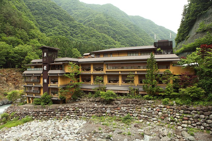 Nishiyama Onsen Keiunkan - World's Oldest Hotel