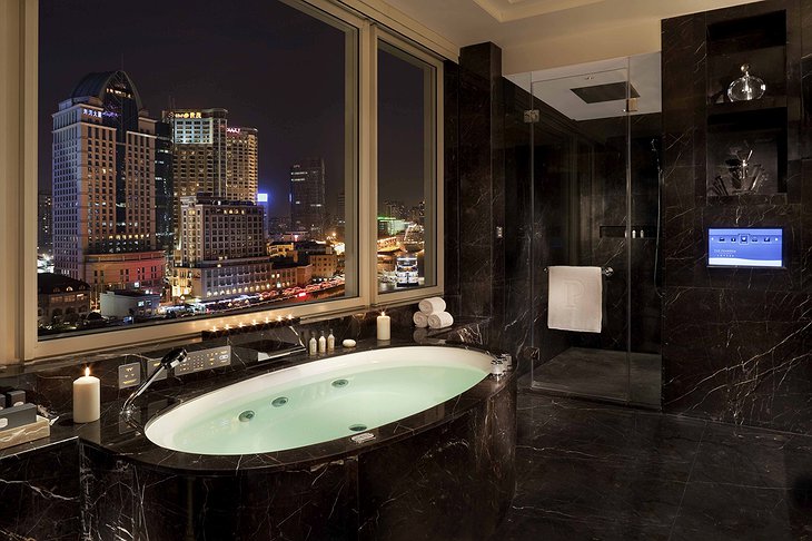 Majestic Suite Bathroom