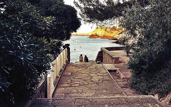 Aiguafreda Cove Beach Rocky View