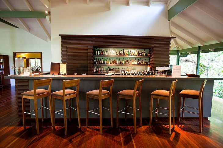 Silky Oaks Lodge bar