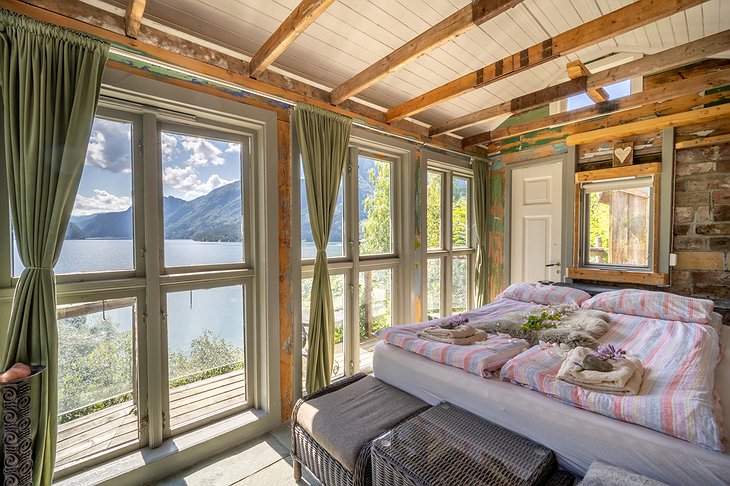 Small Cottage with Amazing Views Bedroom