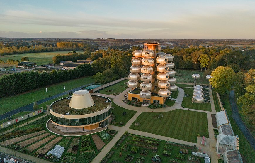 Domaine du Château des Pères - A Gorilla, a Michelin Star, and a Hotel in a Tree