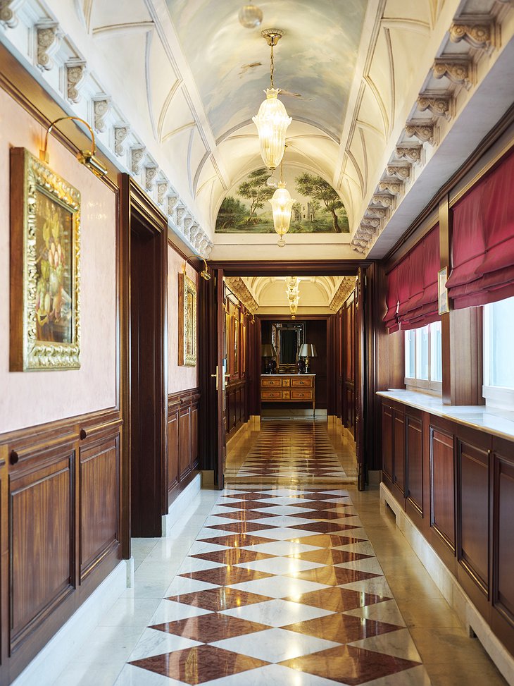 Hotel Principe di Savoia Presidential Suite Corridor