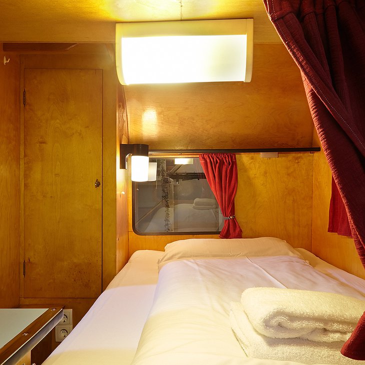 Schneewittchen caravan interior