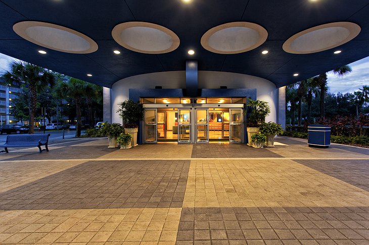 Holiday Inn Resort Orlando Suites lobby entrance