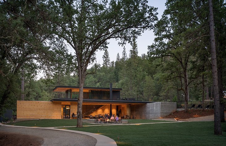 AutoCamp Yosemite Clubhouse Outdoor Fire Pit