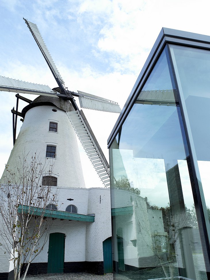 D-Hotel windmill
