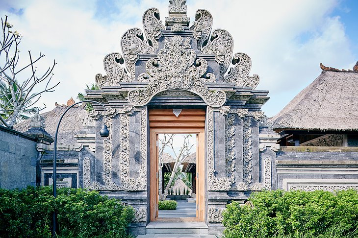 Hoshinoya Bali Hotel Stone-Carved Entrance