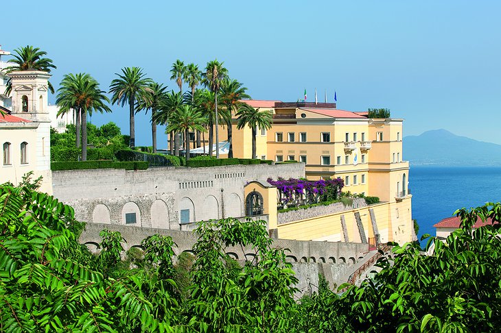 Grand Hotel Angiolieri on the rocks at the seafront