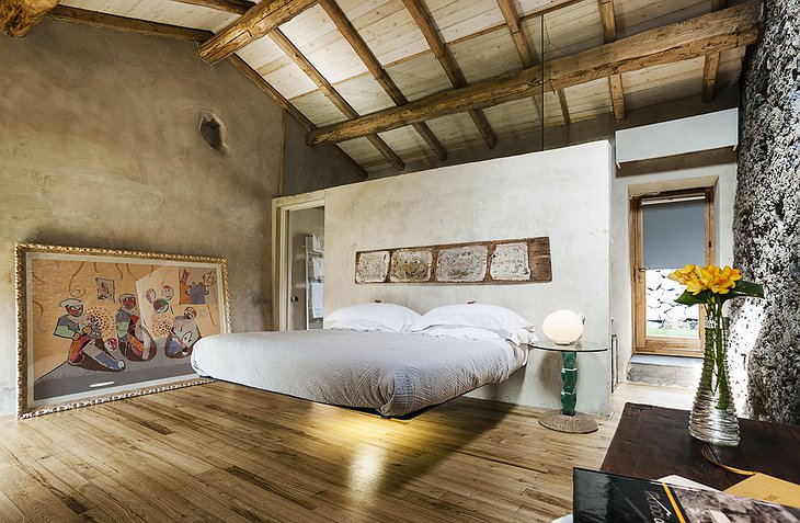 Monaci delle Terre Nere levitating bed