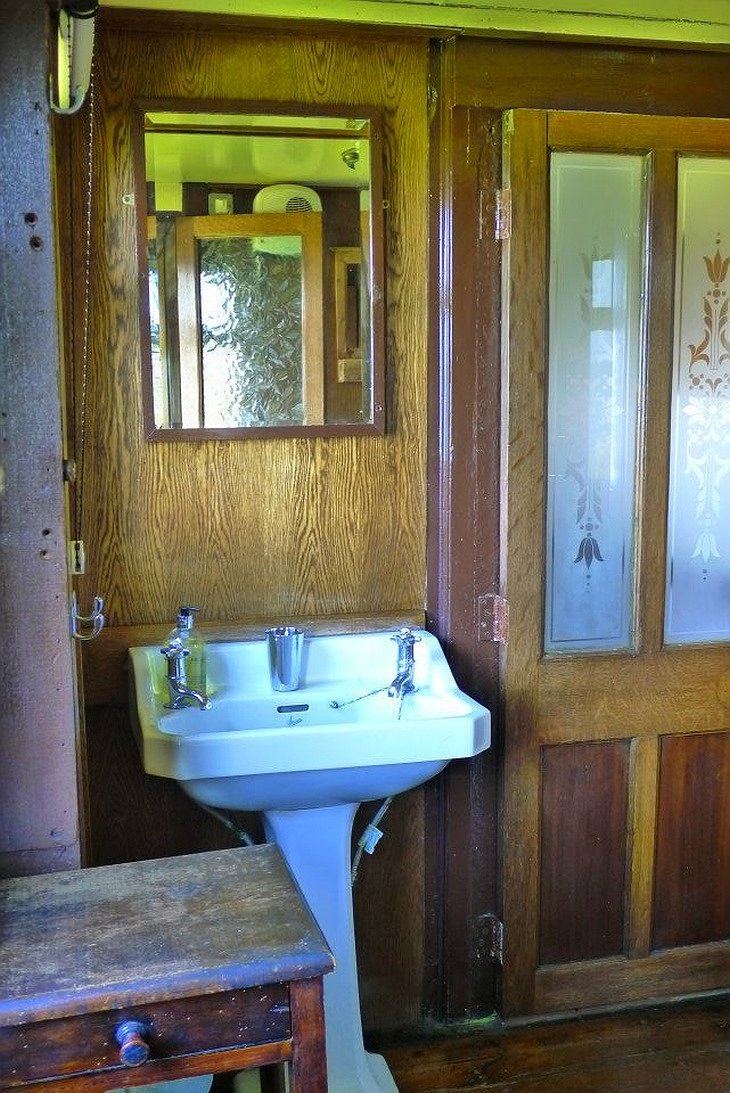 The Aberporth Express bathroom
