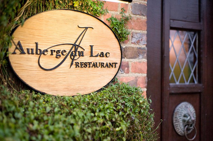 Auberge du Lac sign