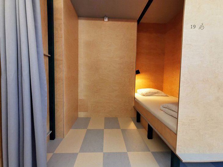 Green Marmot Capsule Hotel Easy Access Pod