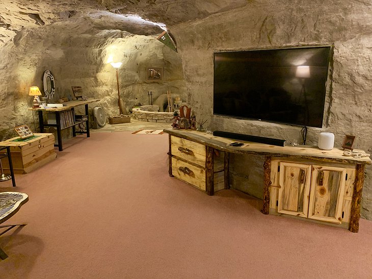 Kokopelli's Cave Hotel TV