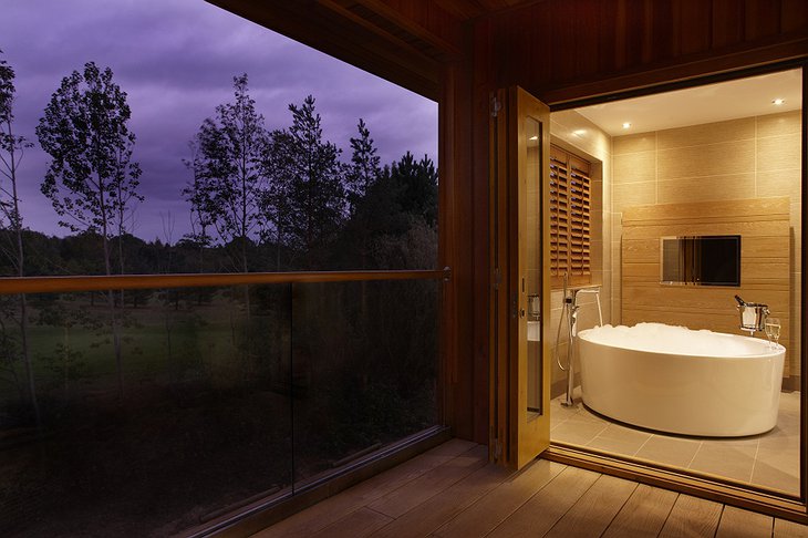 Woburn Forest bathroom with balcony