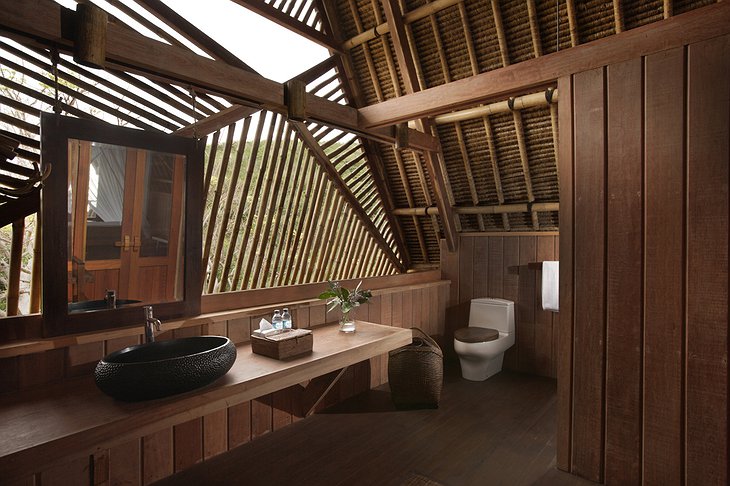 Jeeva Beloam bungalow bathroom