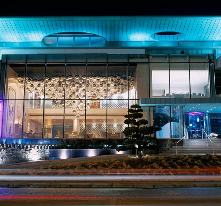 The Hotel Spa     Arty And Hip The Touch