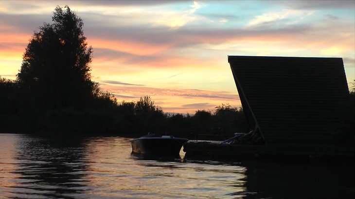 Camping Raft sunset